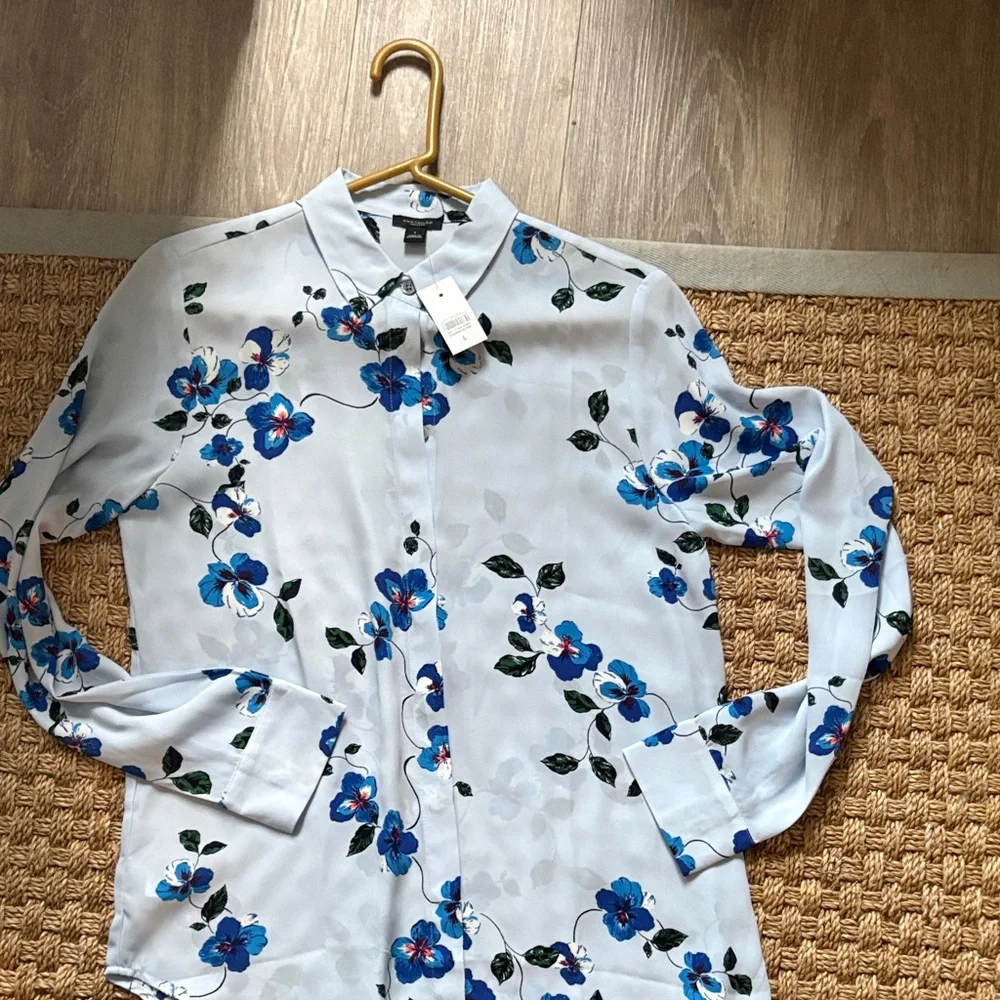 Ann Taylor Factory Light Blue Floral Button-Up Shirt - Picture 2 of 3